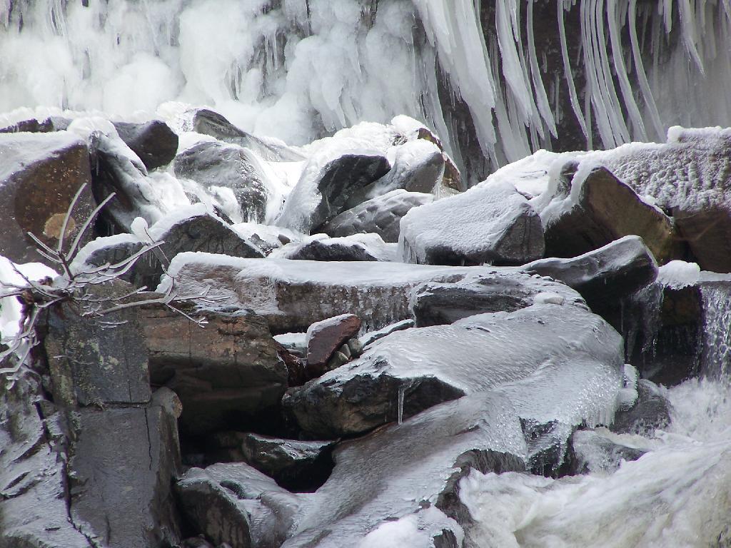 Photo: Ice Covered Rocks Photo: Ice Covered Rocks
