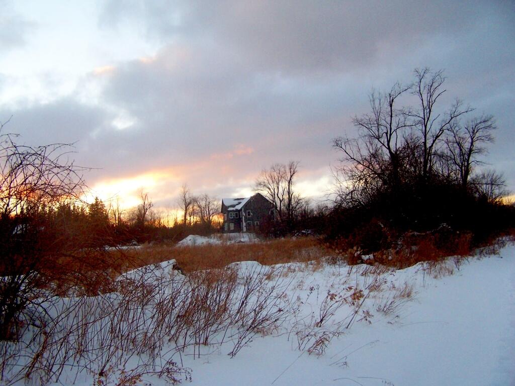 Photo: Abandoned Farm House Photo: Abandoned Farm House