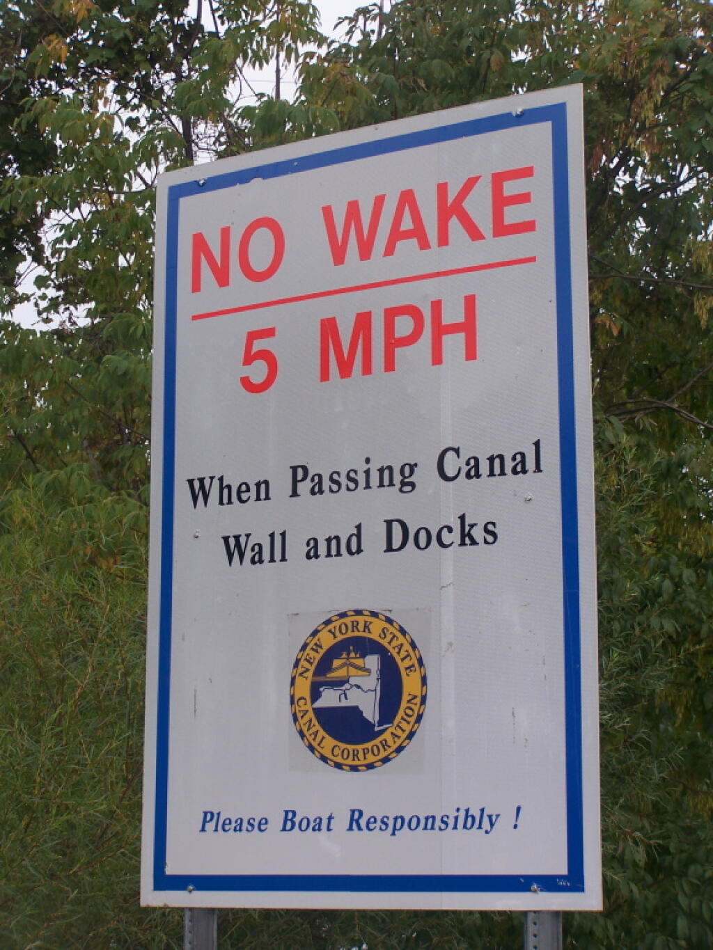 Photo: No Wake Sign Along Erie Canal