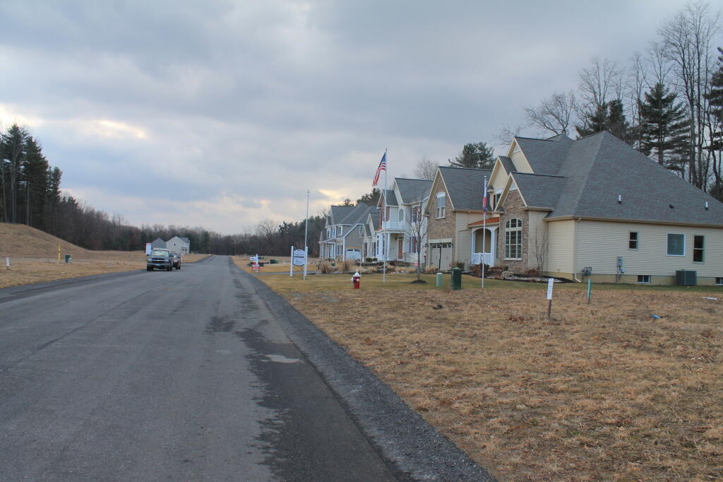 Photo: New Mini-McMansions in Pine Bush Photo: New Mini-McMansions in Pine Bush