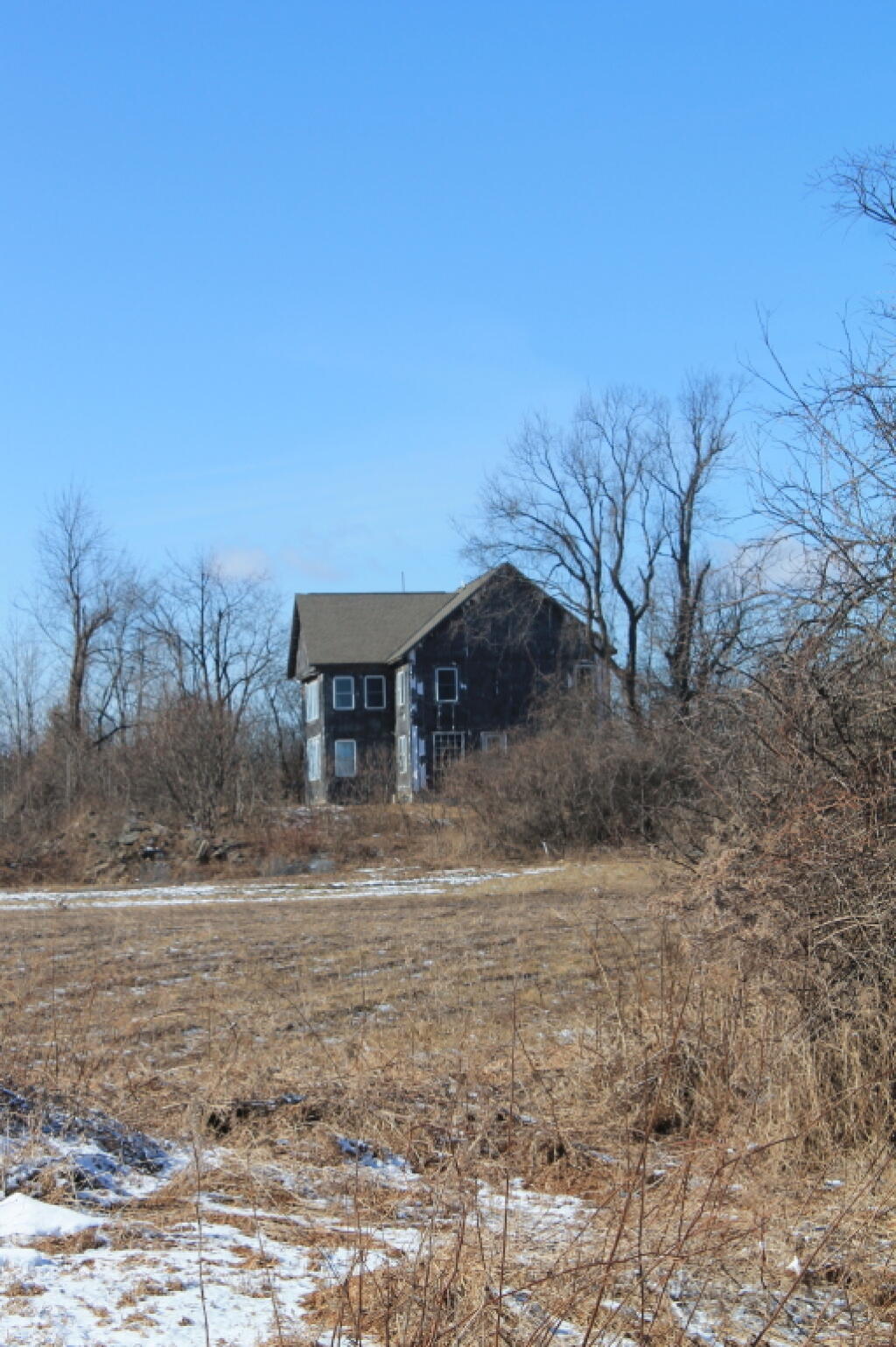 Photo: They're Fixing Up the Abandoned House Photo: They're Fixing Up the Abandoned House