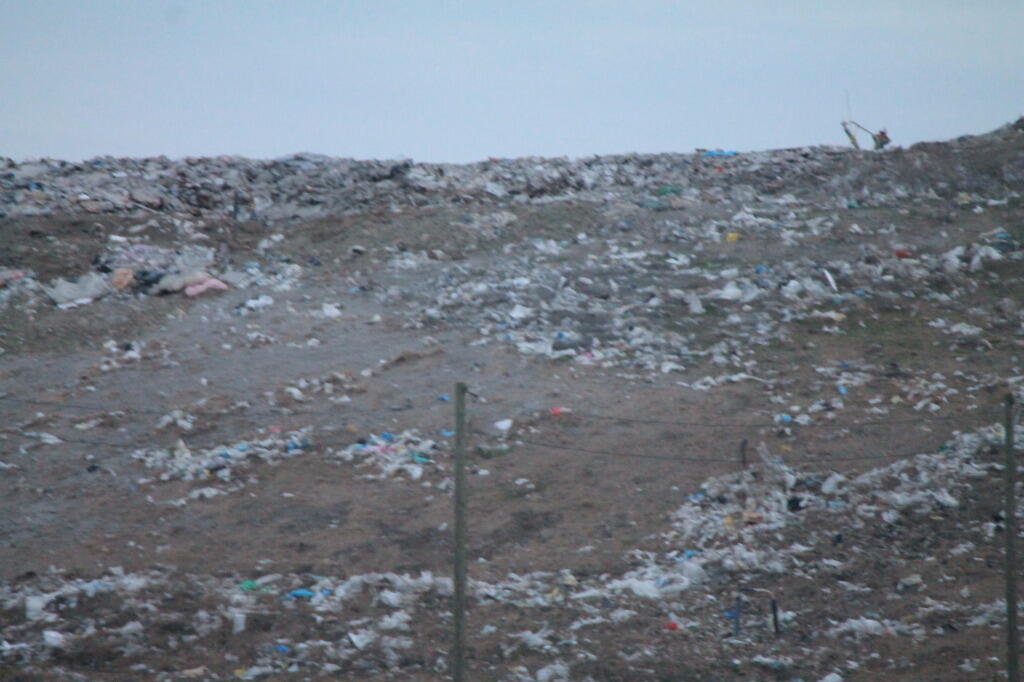 Photo: Trash on Landfill on Saturday at 7 PM Photo: Trash on Landfill on Saturday at 7 PM