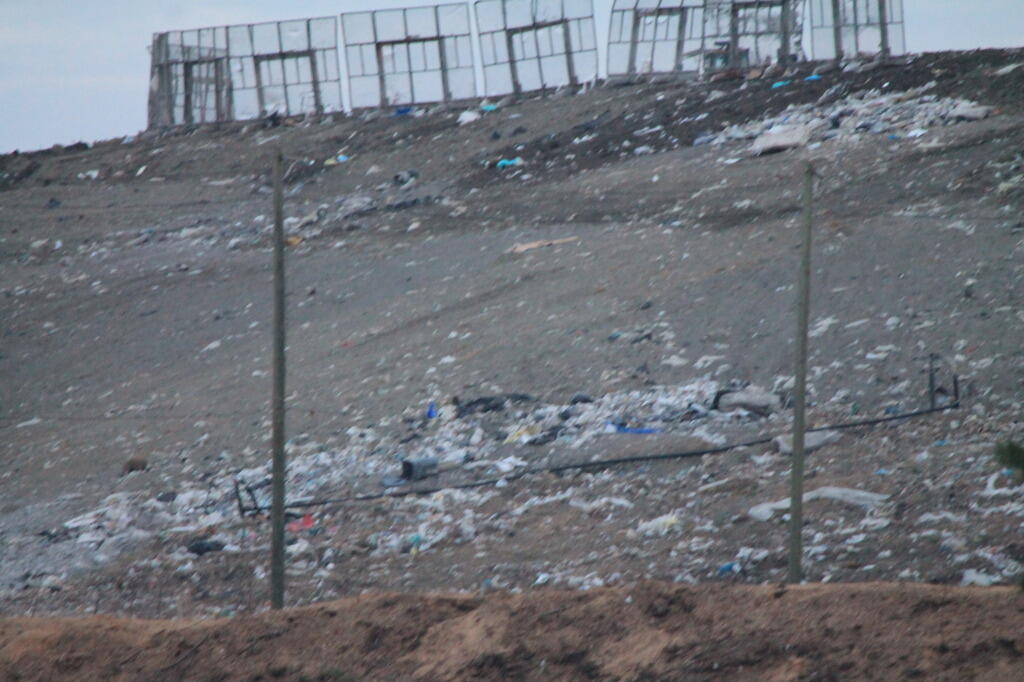 Photo: Trash Fences Photo: Trash Fences