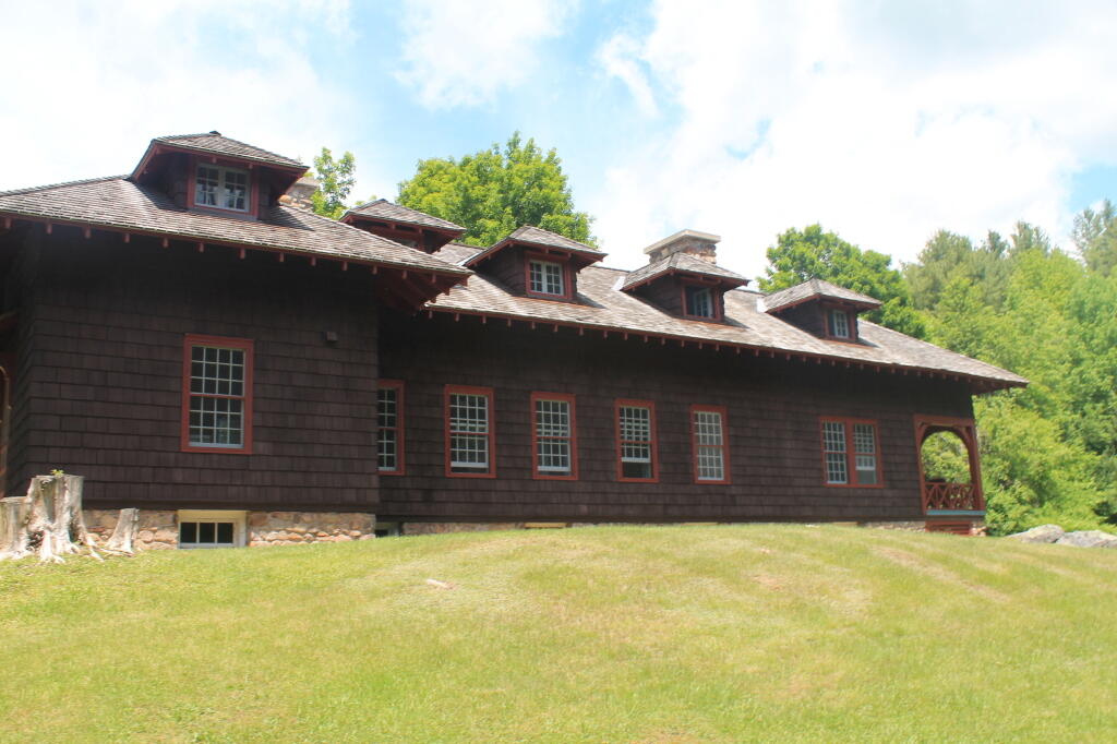 Photo: Gate House Building