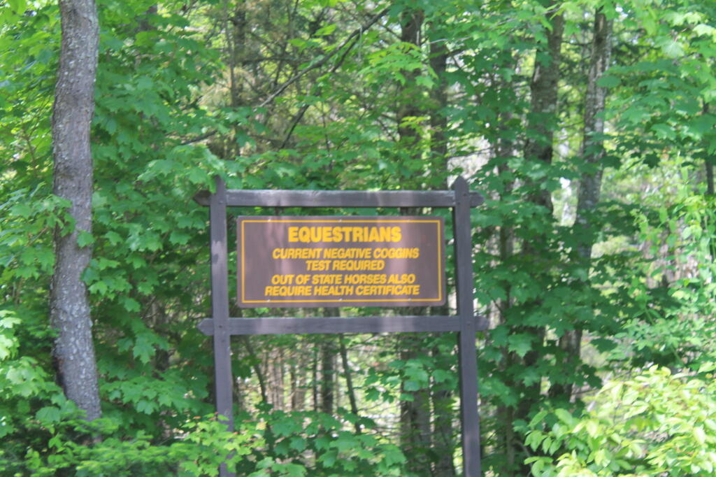 Photo: Equestrarians Sign