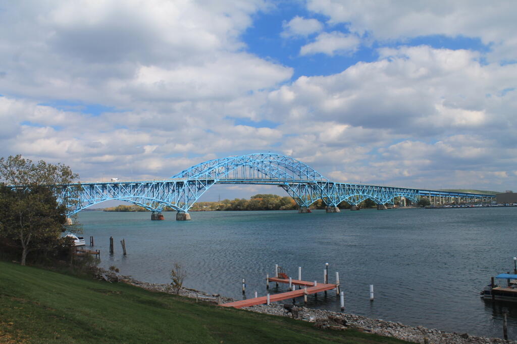 Photo: South Bridge of Niagara Thruway
