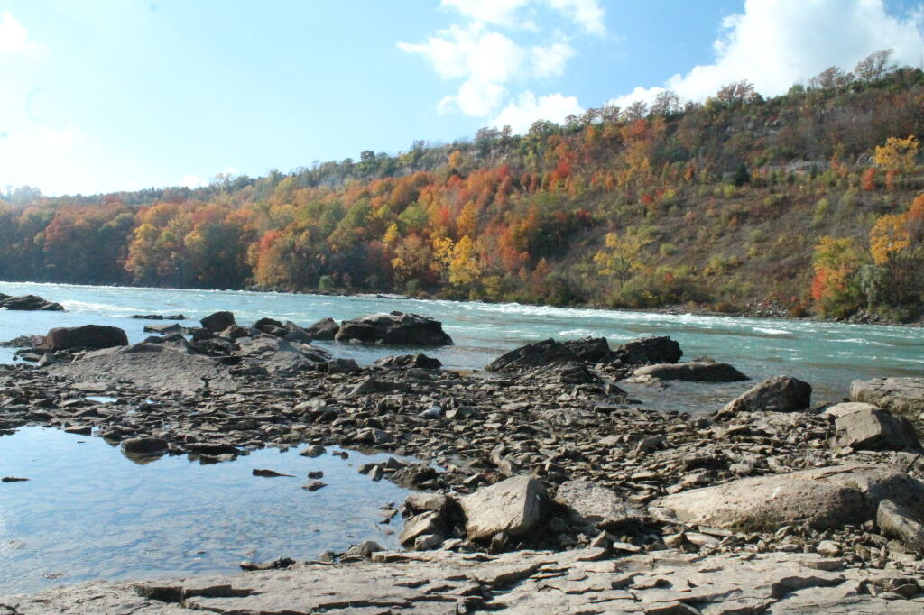 Photo: Niagara River at Devils Whirlpool