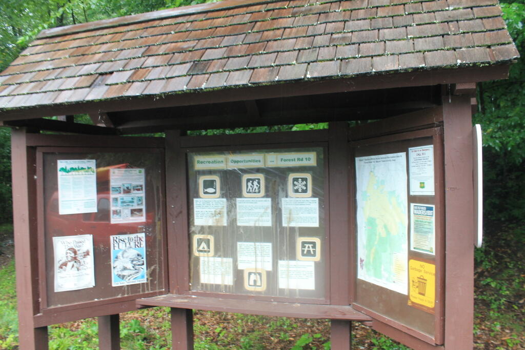 Photo: White Rocks National Recreation Area Kiosk Photo: White Rocks National Recreation Area Kiosk