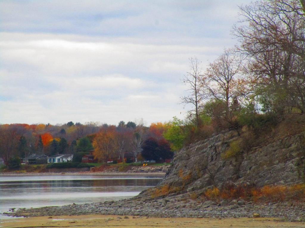 Photo: Ledge Along the Beach