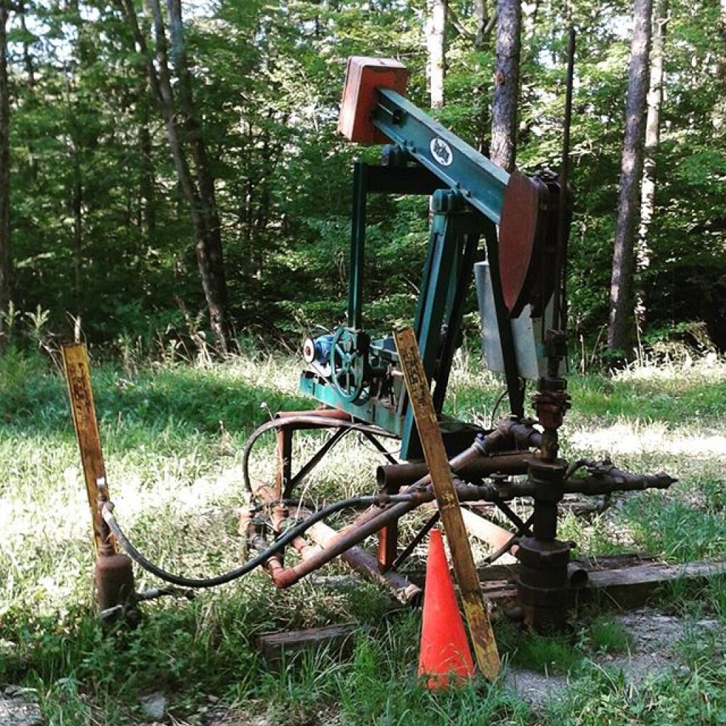Photo: Another oil well along the road. Again, not running