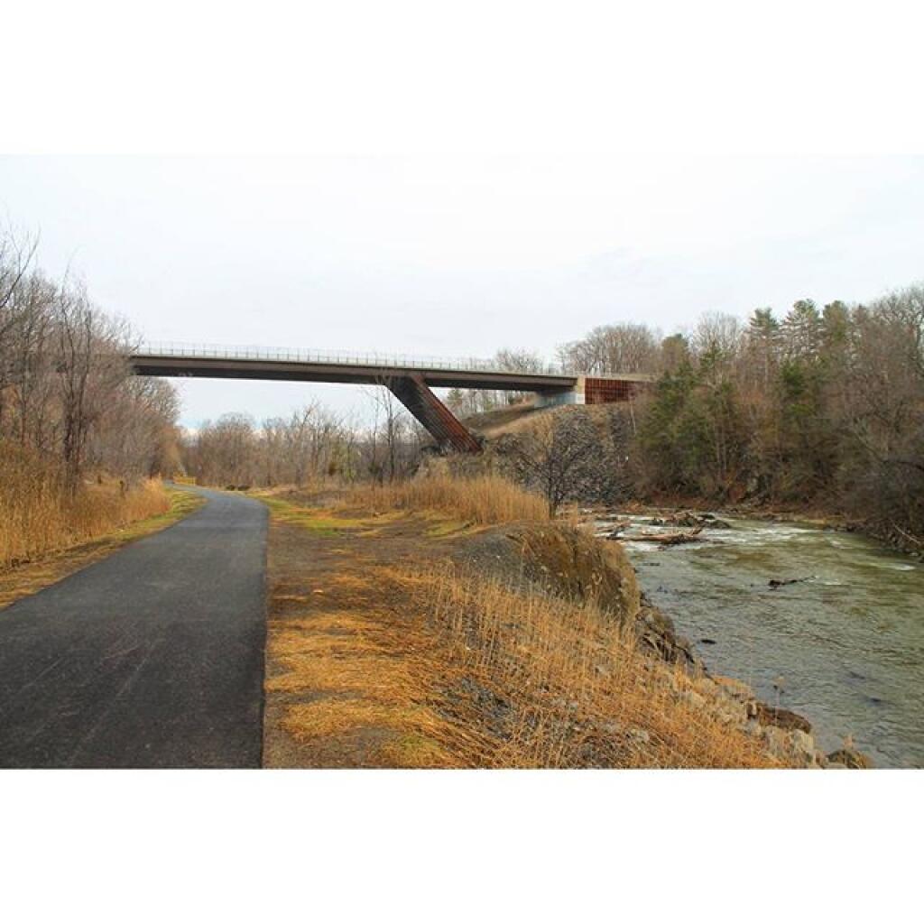 Photo: Ugly Southern Boulevard Bridge