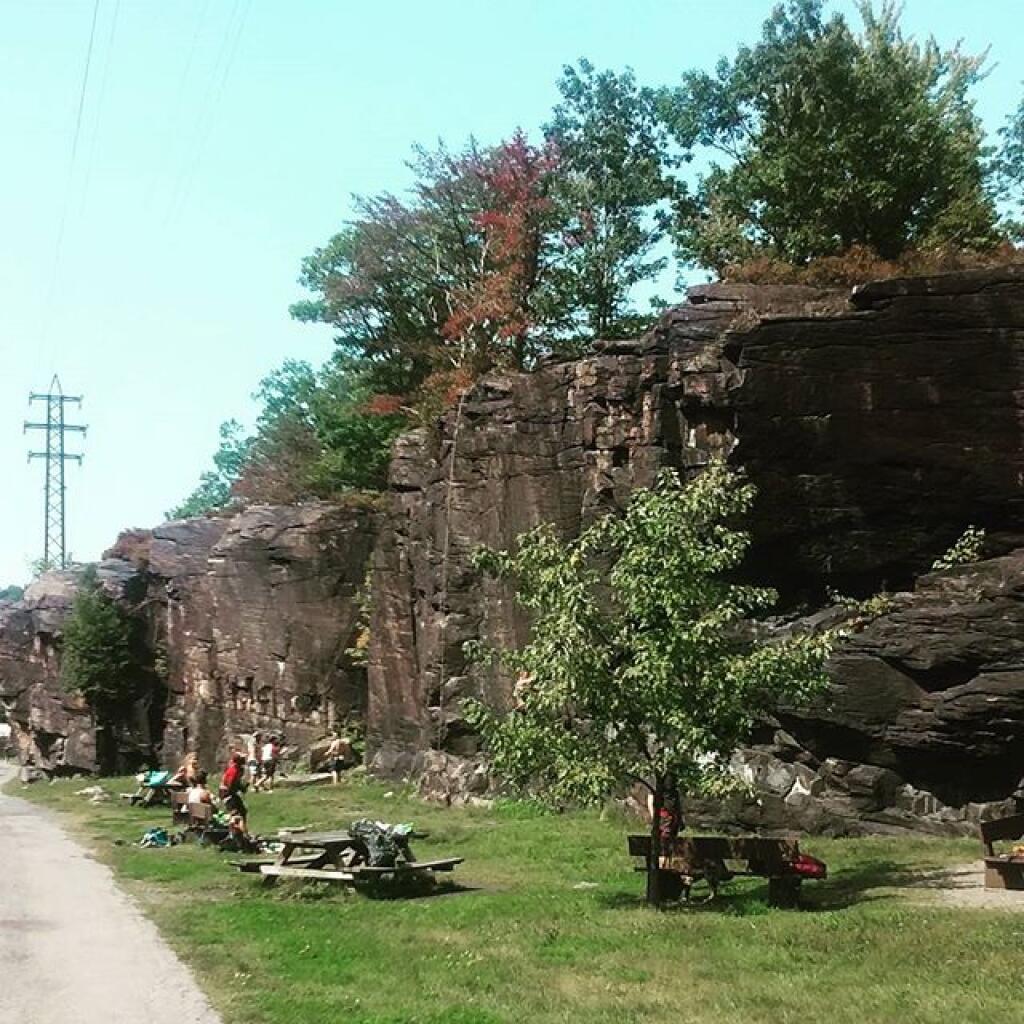 Photo: Rock climbers Photo: Rock climbers