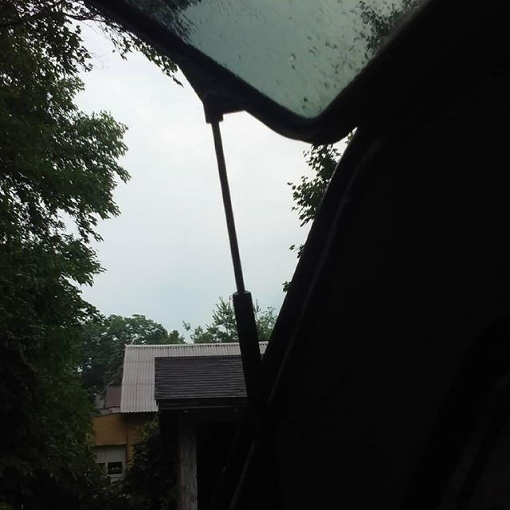Photo: Mailman delivers part, five minutes later back in business