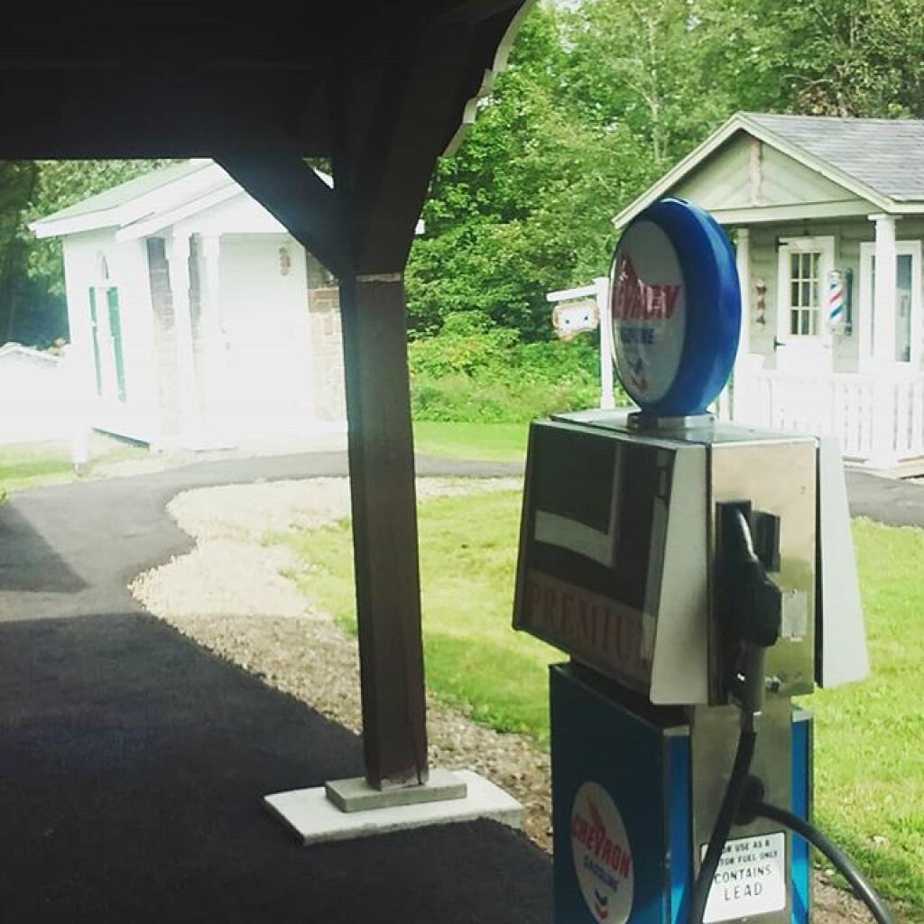 Photo: Gas pump on mini US 66 Photo: Gas pump on mini US 66