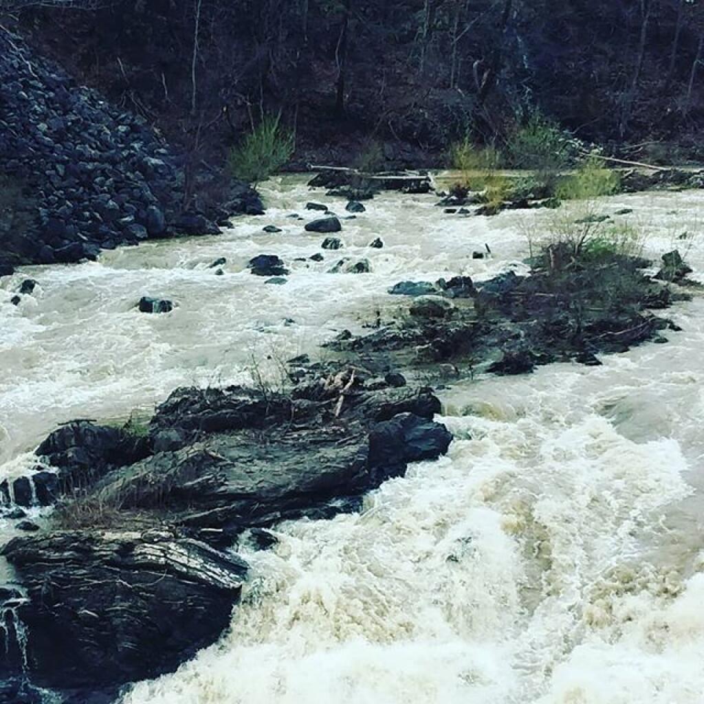 Photo: Fair bit of water coming over the falls Photo: Fair bit of water coming over the falls