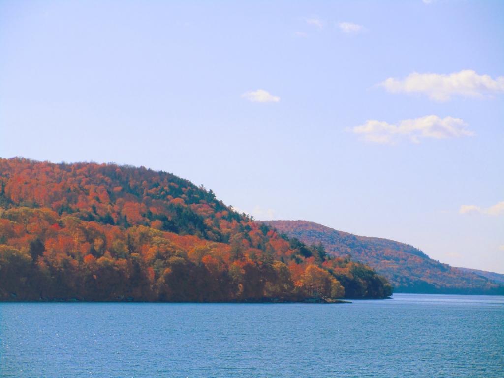 Photo: Hills Drop Down to the Lake Photo: Hills Drop Down to the Lake
